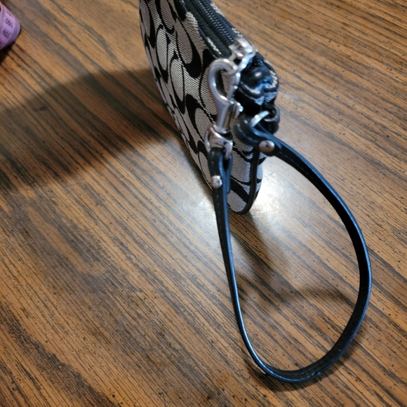 Authentic Coach Black & Grey Wristlet - Picture 8 of 10